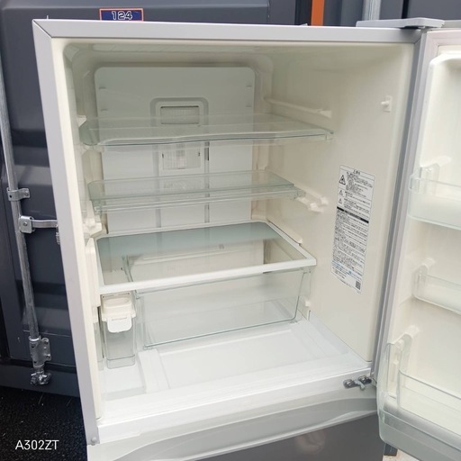 K3K8W2 送料設置無料　東芝　自動製氷機能付き大型冷蔵庫　330L