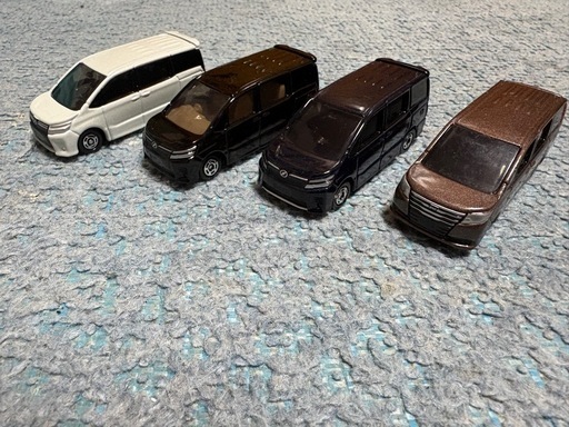 受け付け終了。トミカ ノア ヴォクシー 80系 初回あり