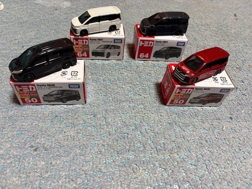 受け付け終了。トミカ ノア ヴォクシー 90系 初回あり