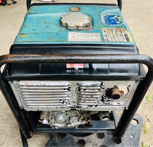今月引き取れる方！ makita マキタ インバーター式 発電機 G250i 動作確認済み