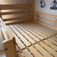 【無料/引取限定】天然木パイン材の3段ベッド（分割してシングル3台としても使用可） の画像