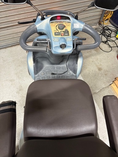 北海道旭川市直接取引限定 SUZUKI スズキ セニアカー ET4D 2006年製 バッテリー新品 動作問題なし 現状品 バンパー/手