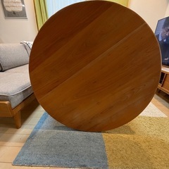 折りたたみの円卓の画像