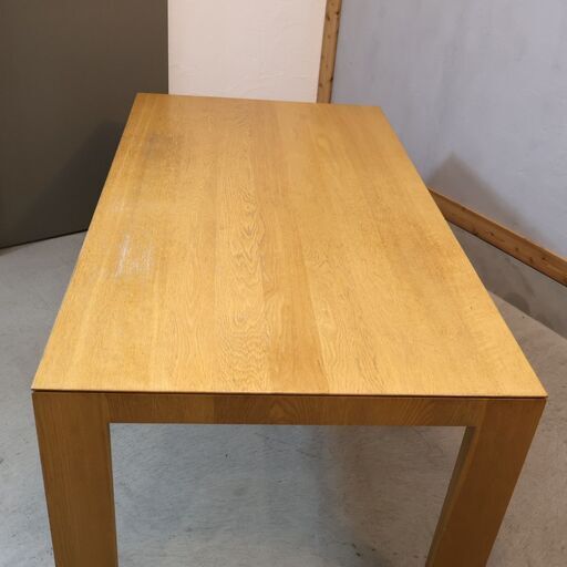 karimoku(カリモク家具)のオーク材を使用したダイニングテーブルDU5610(165cm)です。ナチュラルな質感とシンプルなデザインが魅力の木製食卓です♪北欧スタイルや和モダンにおススメ！