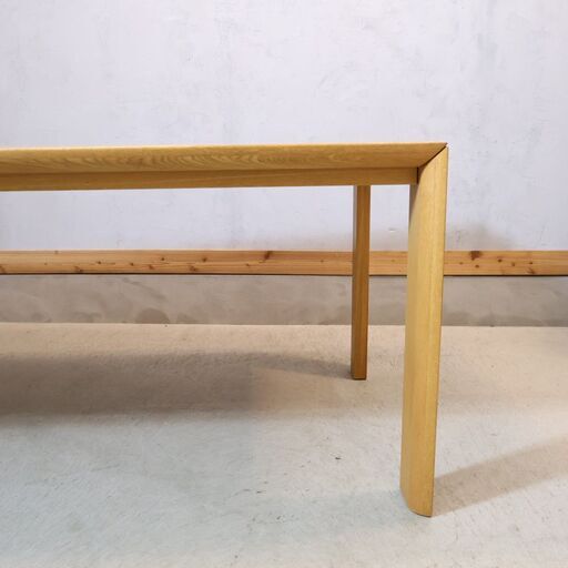 karimoku(カリモク家具)のオーク材を使用したダイニングテーブルDU5610(165cm)です。ナチュラルな質感とシンプルなデザインが魅力の木製食卓です♪北欧スタイルや和モダンにおススメ！