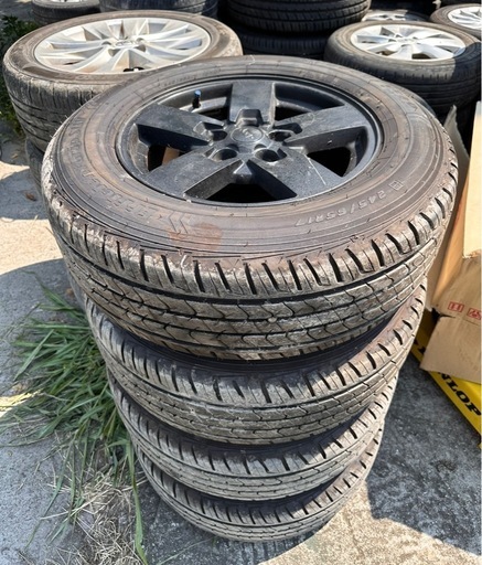 ジープ　純正ホイールタイヤ　セット４本245/65R17 タイヤ製年2023溝バリバリ