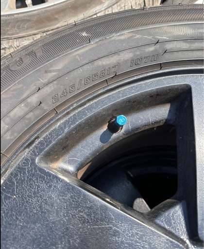ジープ　純正ホイールタイヤ　セット４本245/65R17 タイヤ製年2023溝バリバリ