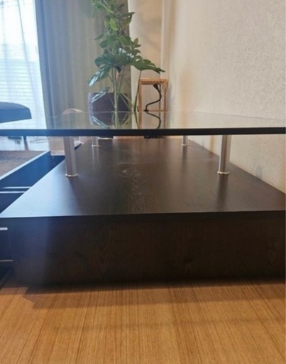 収納付きガラステーブル