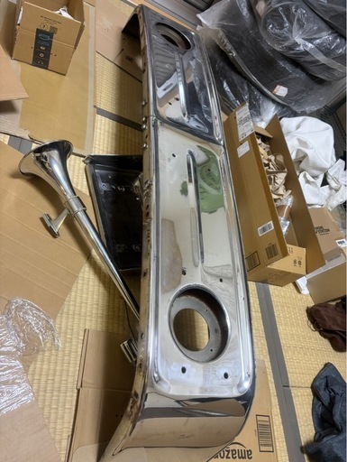 2トン標準バスバンパーと24Vメーカー不明ビッグホーン