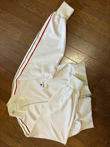 converse Tokyo 白のジャージ（トップスのみ）