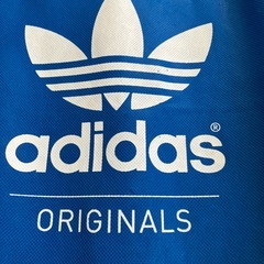 adidasトートバッグの画像