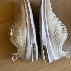 NIKE  エアマックス　アクシス
の画像