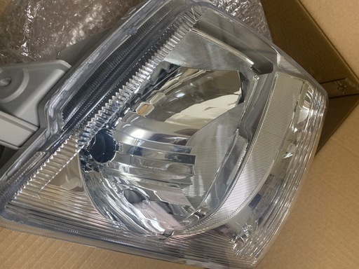 中古
ワゴンR右ヘッドライト
