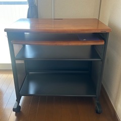 パソコンデスク
の画像