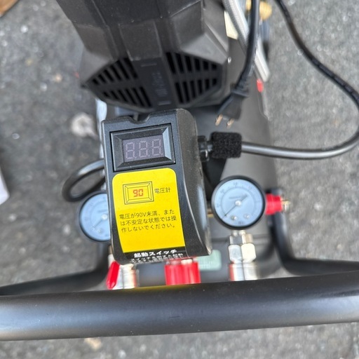 ほぼ未使用 エアコンプレッサー 防塵設計 長持ち設計 MAZOT 1300W高速充填 メンテナンスフリー 静音 コンパクト オイルレス 空気入れ 100v 30L容量 ブラック