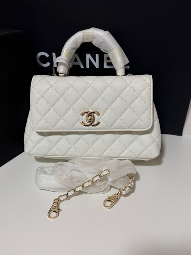 【新品・未使用】CHANEL ノベルティ ハンドバッグ (ホワイト) 箱・保存袋付き ✨