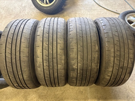 2024年製 ミニバン用タイヤ BS playz PX-RVⅡ 245/40R20 4本 安心の国際タイヤ中古 アルファードエルグランドなどに 溝あり