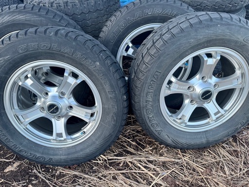 18インチアルミホイール285/60R18 2012年製造スタッドレス ランクル