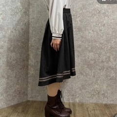 axes femme 連ボタンフィッシュテールスカートの画像