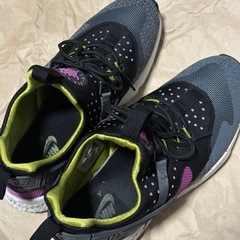 ナイキ スニーカー エアハラチ ユーティリティー AirHuarache の画像