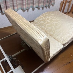 リクライニングベッドの画像