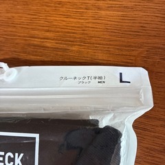 新品ユニクロクルーネックTの画像