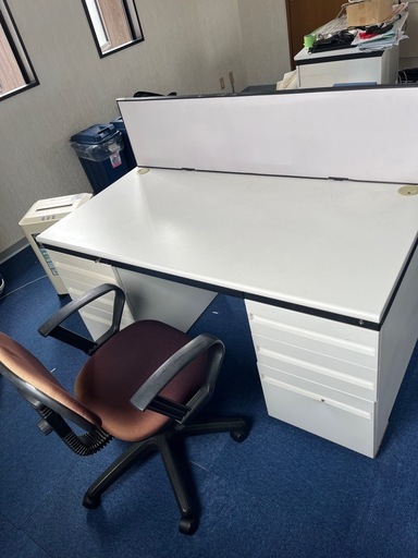 オフィス用品机ワークデスク (ポンタ) 草津のオフィス用家具《机》の 