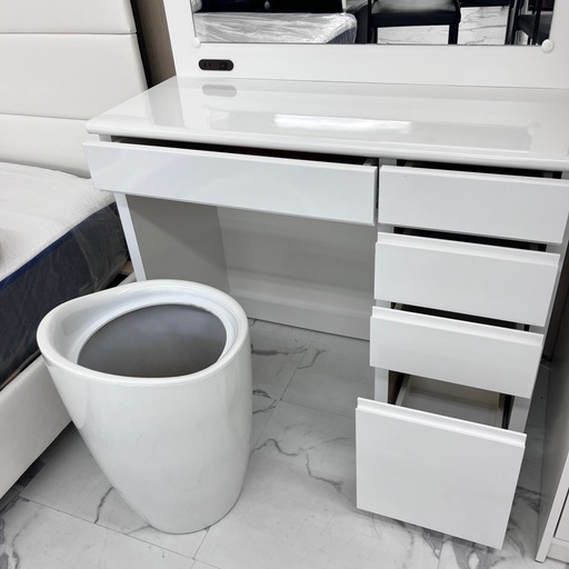 ??ドレッサー　ライト付き（WH）