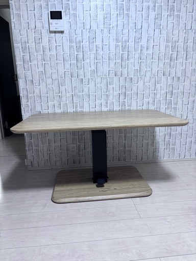 VENTOTA(ベントータ）油圧式昇降テーブル (ジジ) 稲毛のカーペット 