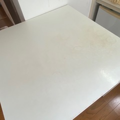 IKEAテーブルホワイト75×75の画像