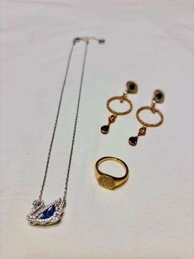 【取引中】スワロフスキー／ネックレス・ピアス・指輪3点セット