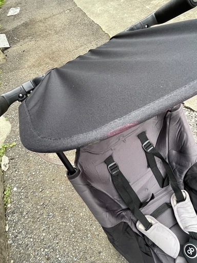 自転車のカゴに入るベビーカー
