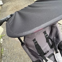 自転車のカゴに入るベビーカーの画像