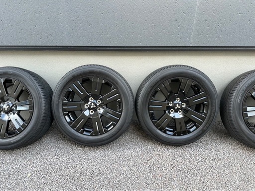 [新車外し]ミツビシデリカd5シャモニー純正18インチ　新品未使用
