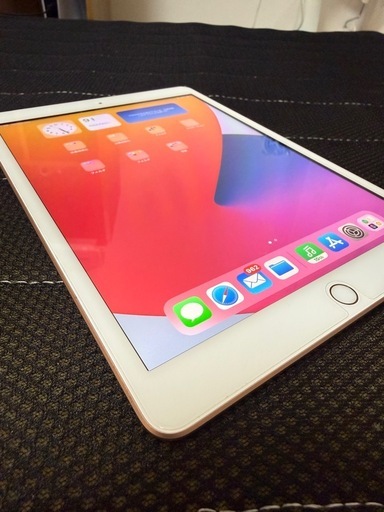美品 iPad 第8世代  