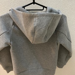 美品⭐︎ユニクロパーカーの画像