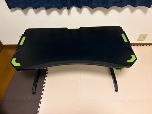 ゲーミングデスク、チェア（座椅子）