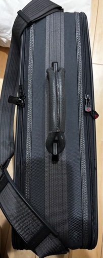 サムソナイト　ダブルコーパートメント　2層式　ビジネスバック　カーキ色　カギあり