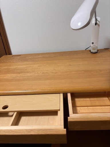 Karimoku 学習机＋椅子セット (3mikan) 西神南の家具の中古あげます 
