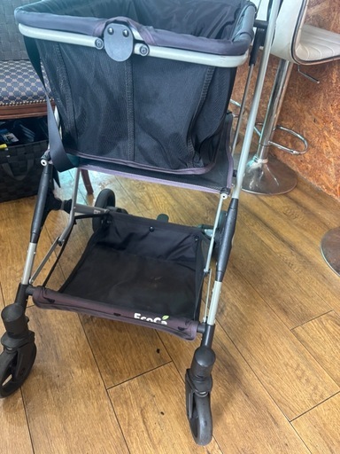 ワンタッチお買い物カート座ることはできません。