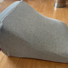 【0円でお渡し】Meiz 三角クッション(穴あり)の画像
