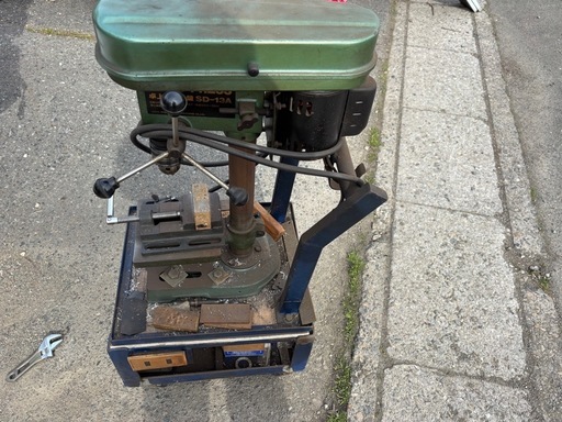製作所（TOKYO SHINKO SEISAKUSHO）の卓上ボール盤 SD-13A