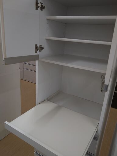 リユースのサカイ浦和店 【I233】★スリム食器棚 ホワイト