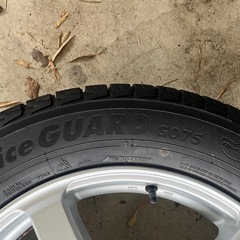 235/60R18スタッドレスタイヤセットの画像