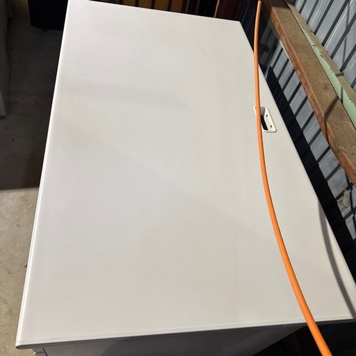 おすすめ！　美品 PLUS 事務机 デスク 1200×700×700mm 鍵付 
