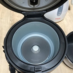 EPEIOS(エペイオス)HUG 炊飯器 型番：EPRC001とティファール電気ケトル ジャスティンプラス 1.2L ホワイトセットの画像