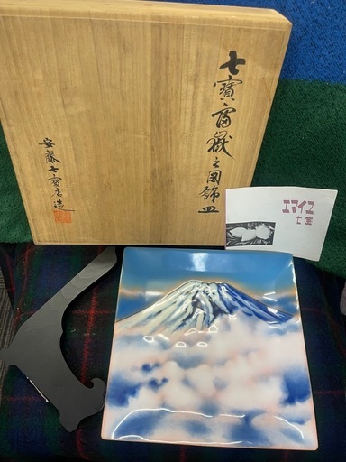 安藤七宝店 七宝焼 富士山 飾皿 26cm 木箱付き 台座付き 絵皿 飾皿 七宝焼 インテリア 富士山 飾り皿 置物 陶器 大皿