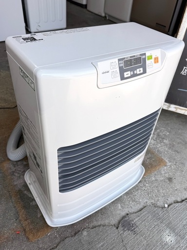 札幌市内配送可 燃焼確認済み 17年製 トヨトミ FF式温風石油ストーブ FF-V4501 木造12畳/コンクリート19畳  