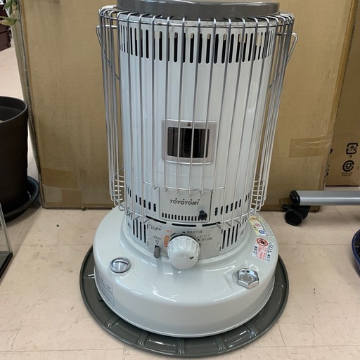 美原店 トヨトミ 対流式石油ストーブ KS-67H 2024年製 ホワイト　だるまストーブ