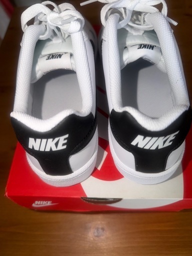 NIKEコートローヤル